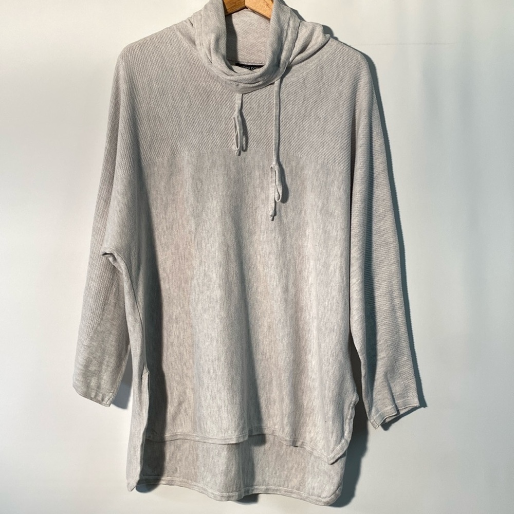 Cynthia Rowley - Active 3/4 sleeve knit top.  Size 1x